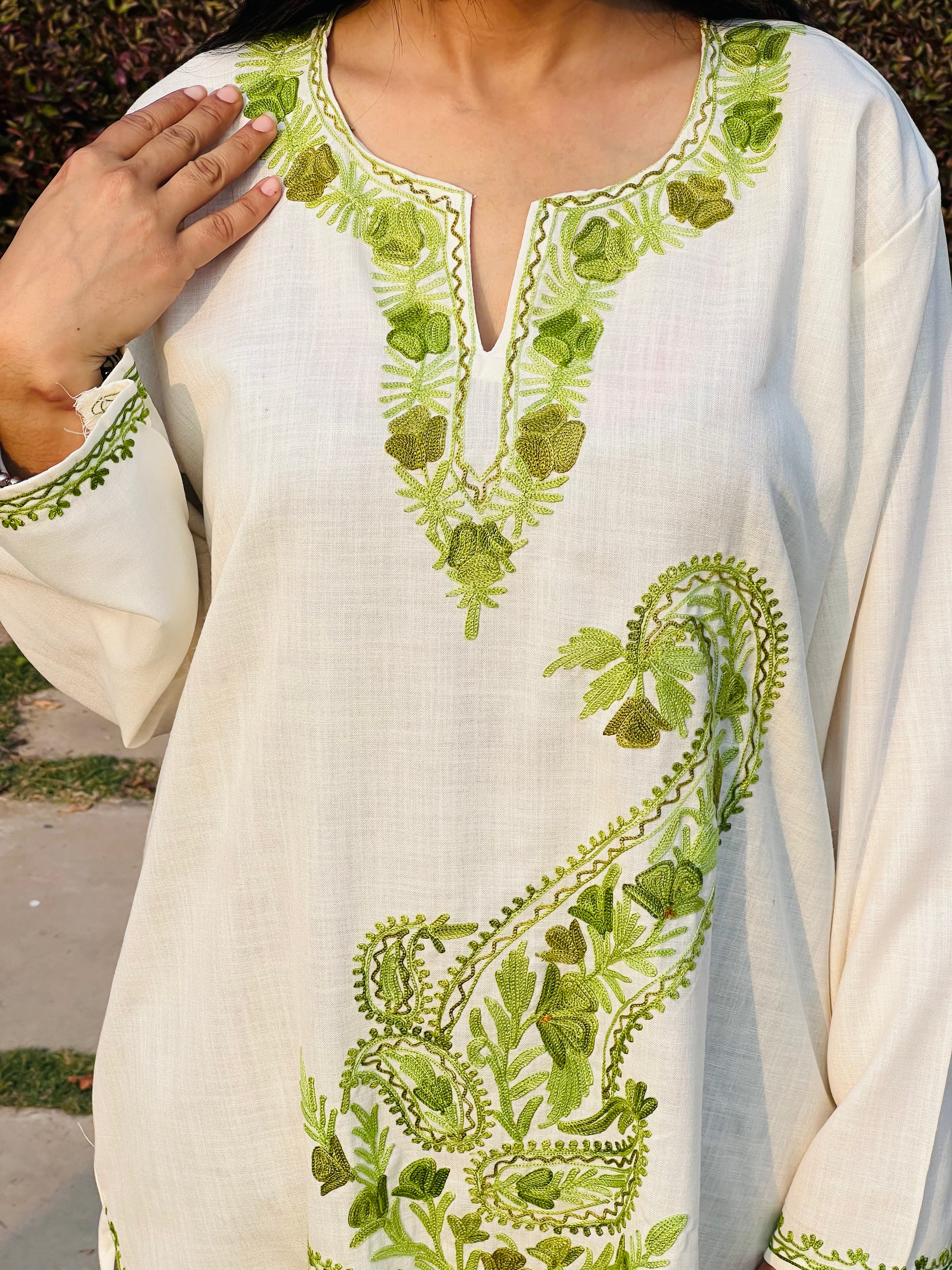 Naariy Off White with Green Embroidered Thread Work Cotton Straight Kurti For Women