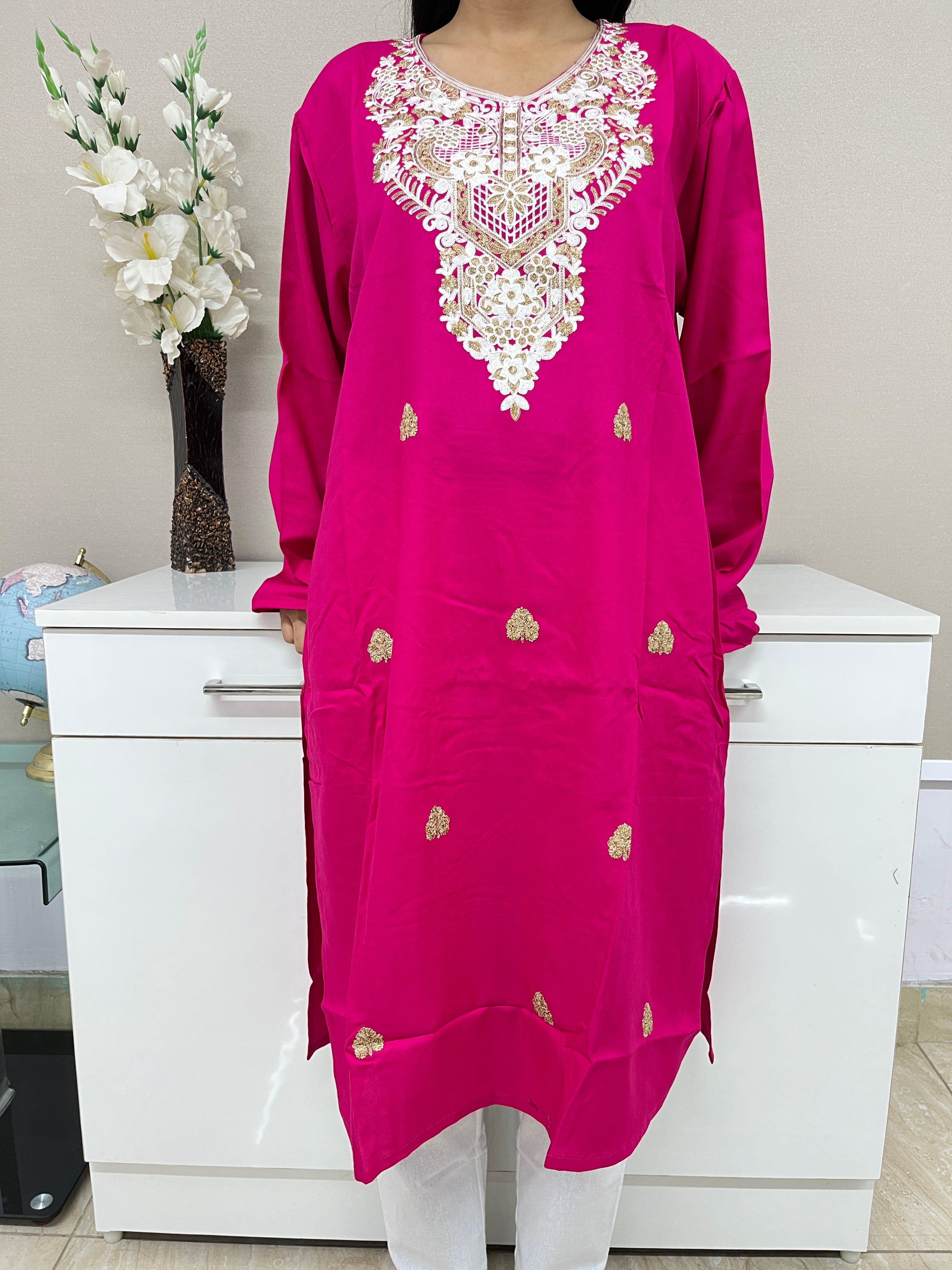 Naariy Pink With White Embroidered Thread Work Cotton Straight Kurti For Women