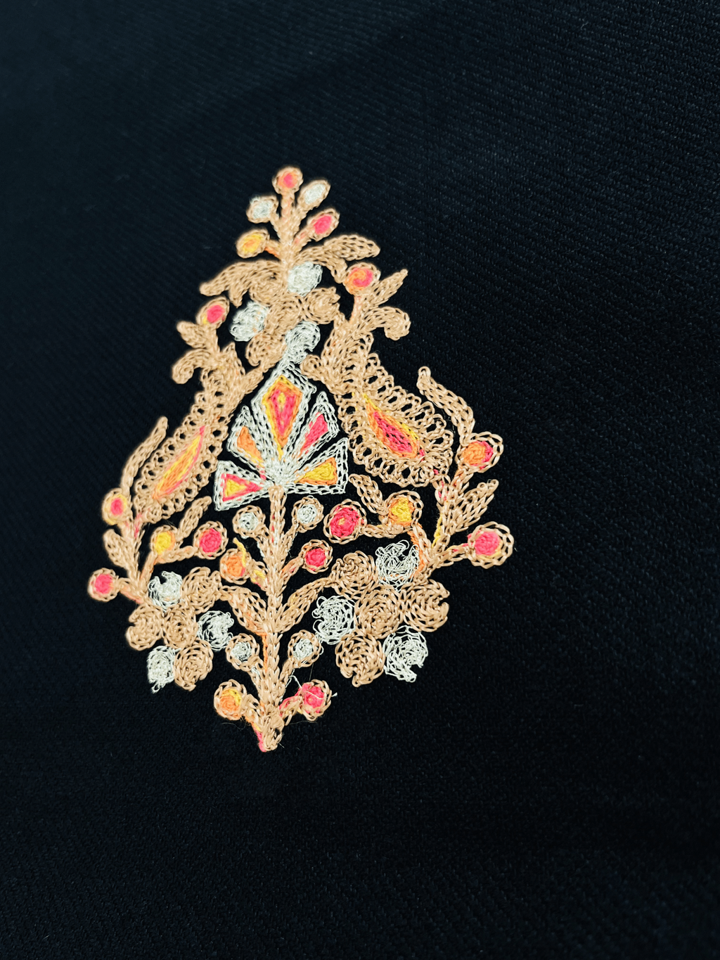 Black Aari–Tilla Embroidered Kashmiri Pheran