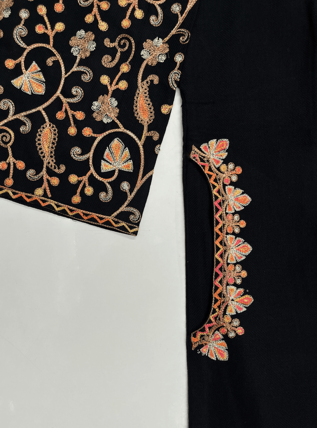 Black Aari–Tilla Embroidered Kashmiri Pheran