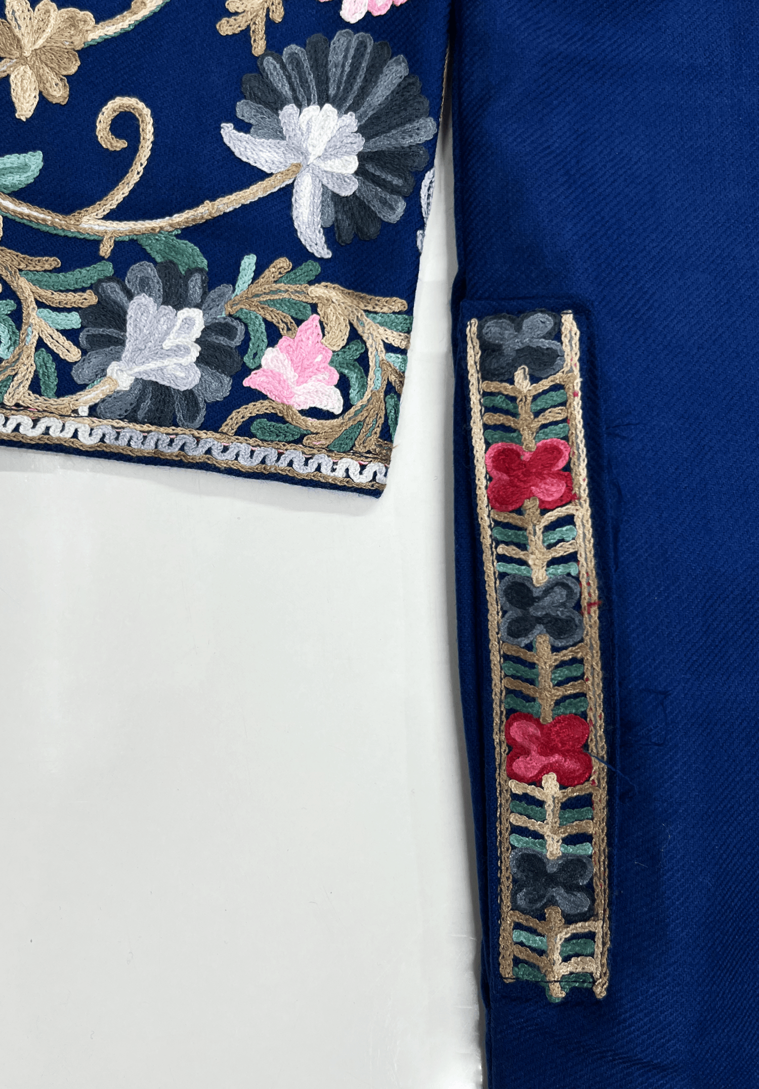 Blue Floral Aari–Tilla Embroidered Kashmiri Pheran