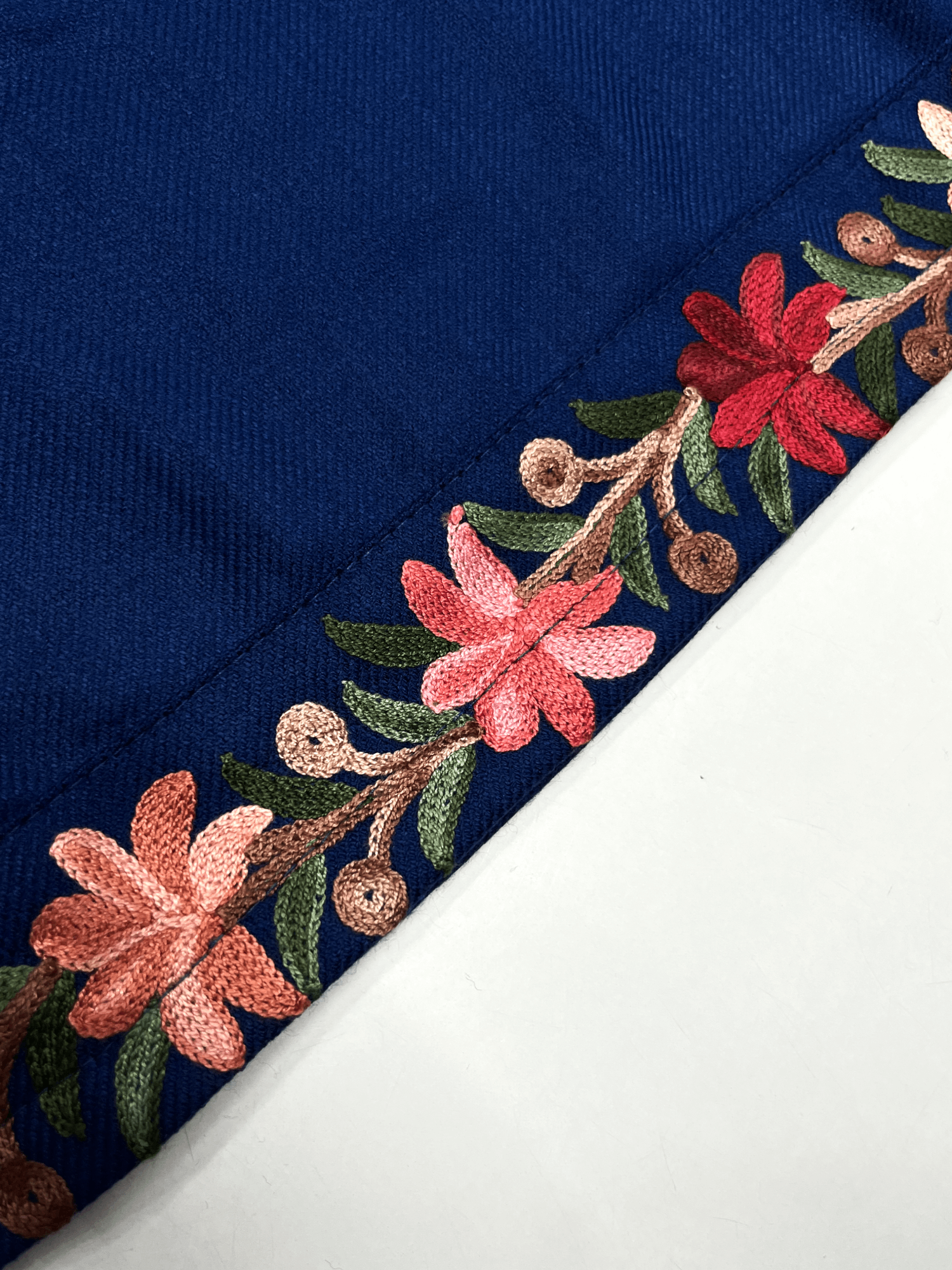 Blue Floral Aari–Tilla Embroidered Kashmiri Pheran