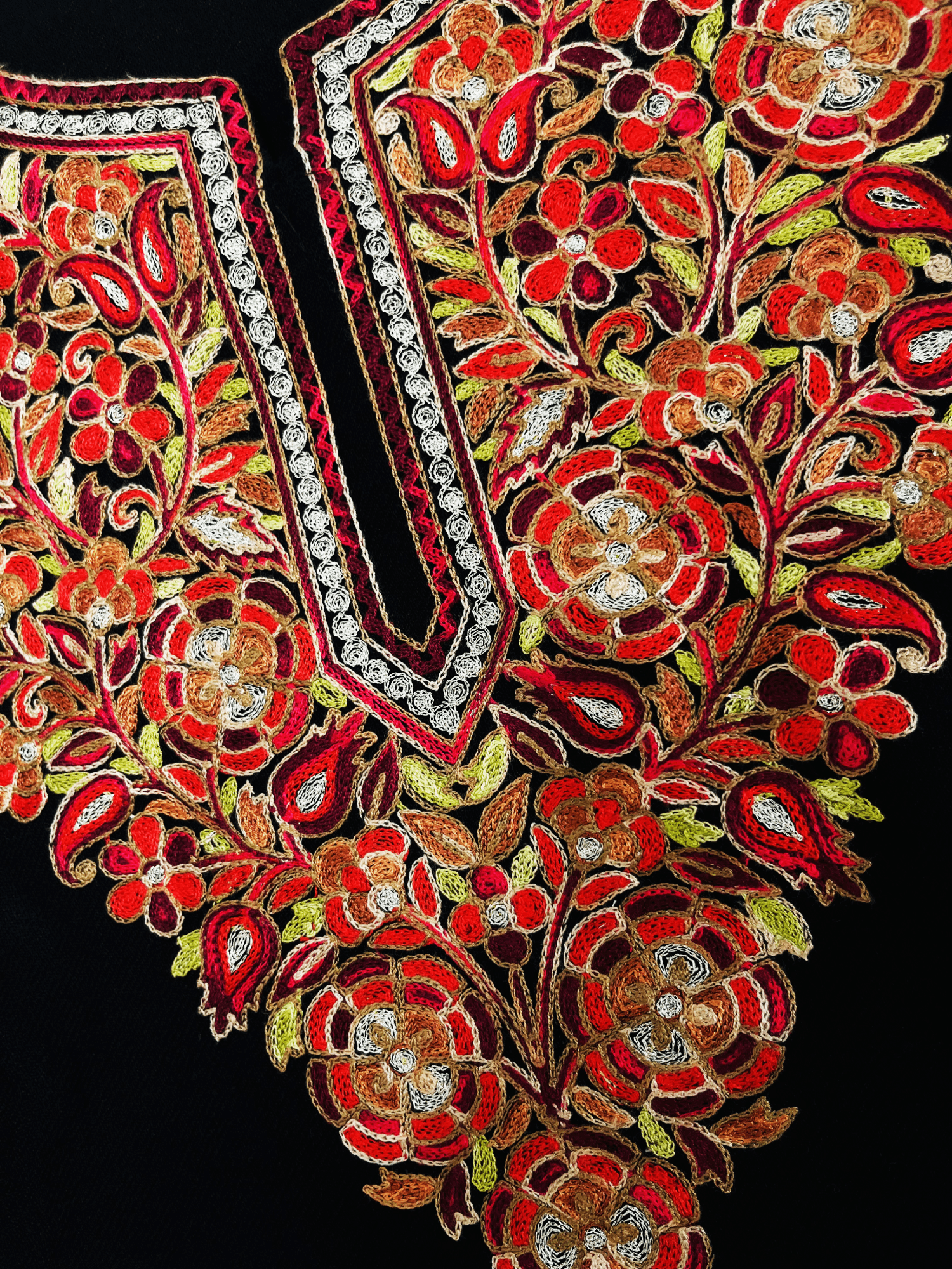 Classic Black Aari & Tilla Embroidered Kashmiri Pheran
