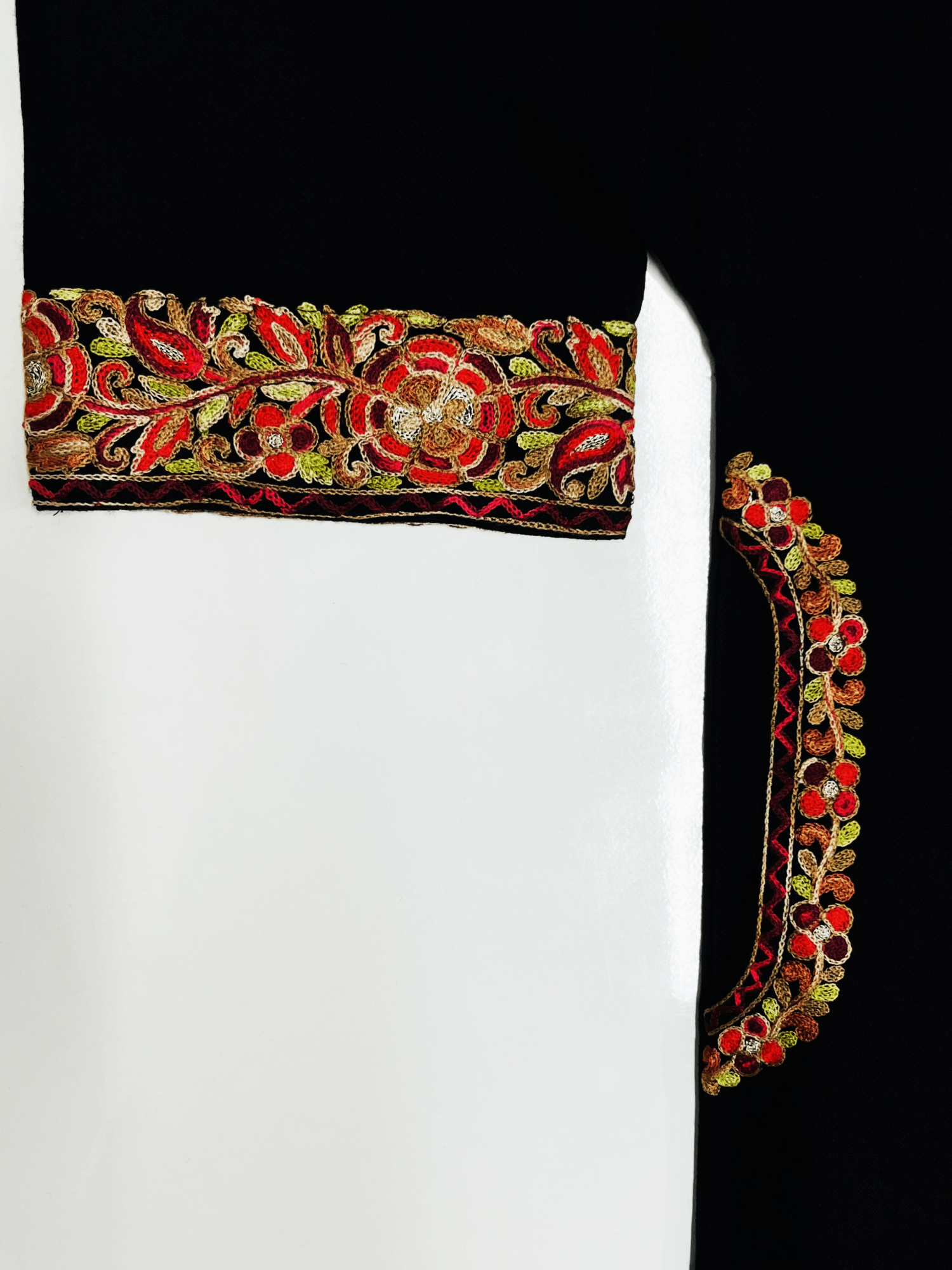 Classic Black Aari & Tilla Embroidered Kashmiri Pheran