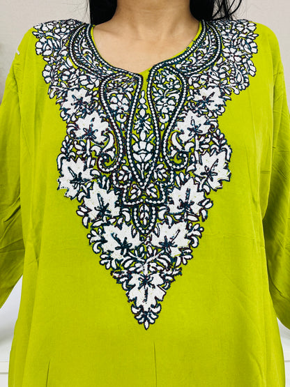 Naariy Sheen Green  Embroidered Thread Work Rayon Straight Kurti