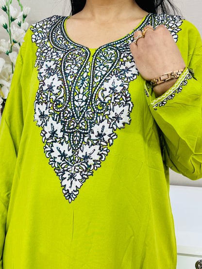 Naariy Sheen Green  Embroidered Thread Work Rayon Straight Kurti