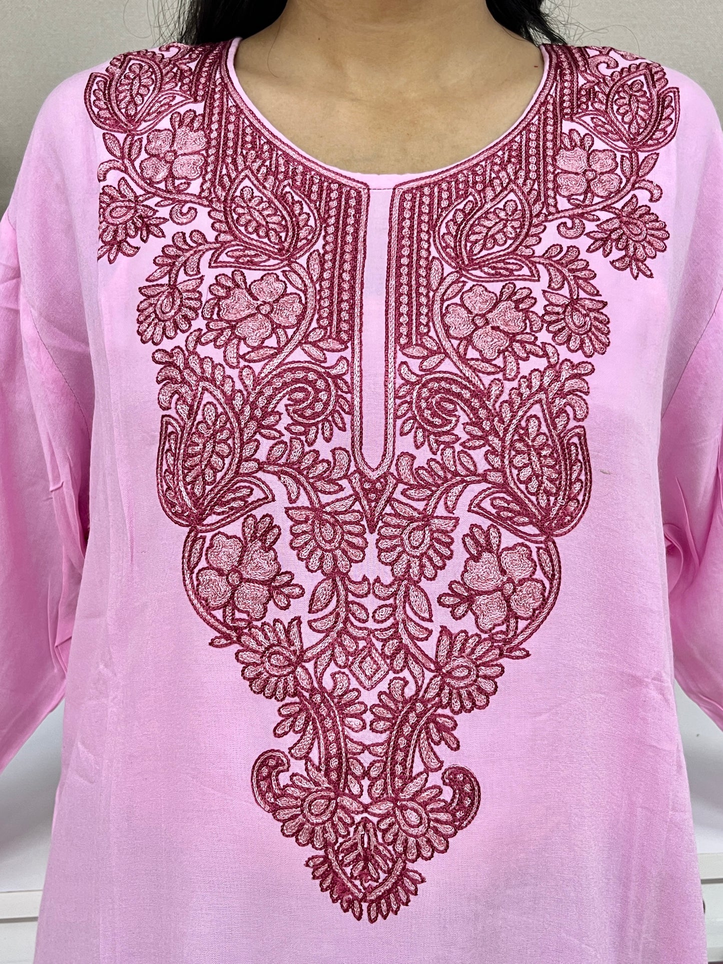 Naariy Pink Embroidered Thread Work Rayon Straight Kurti