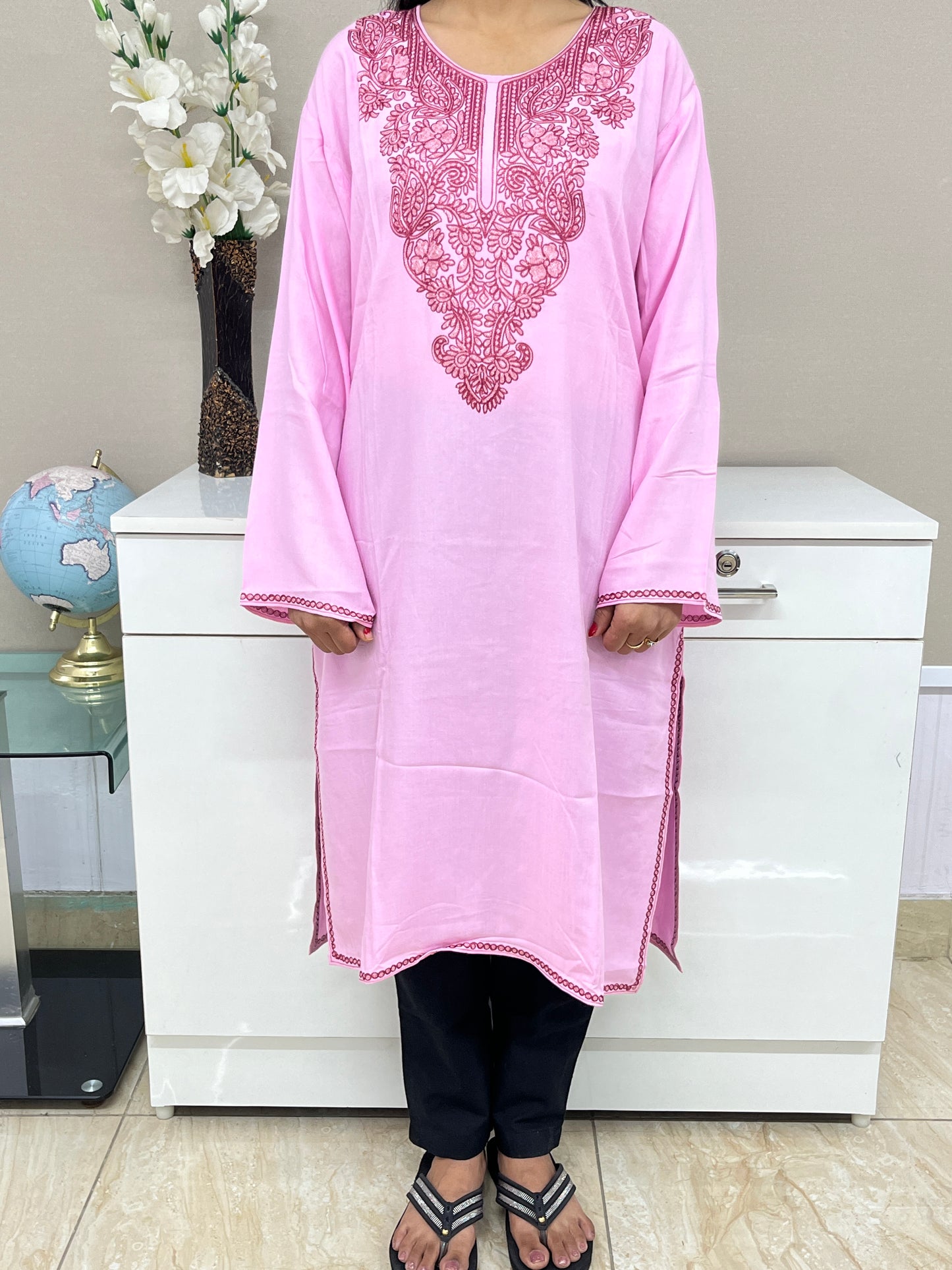 Naariy Pink Embroidered Thread Work Rayon Straight Kurti