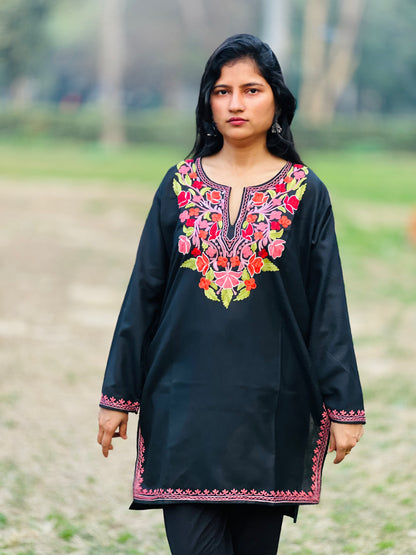 Naariy Black With Red Embroidered Thread Work Cotton Straight Kurti