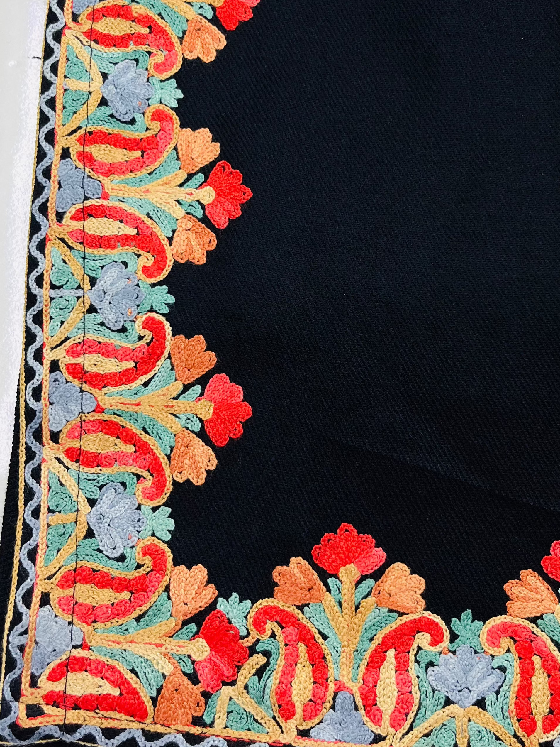 Black & Multicolor Embroidered Kashmiri Pheran