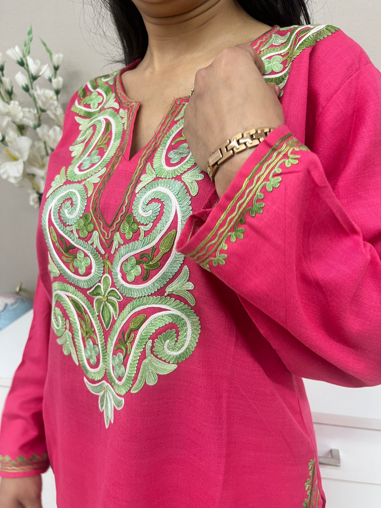 Naariy Pink with Green Embroidered Thread Work Cotton Straight Kurti