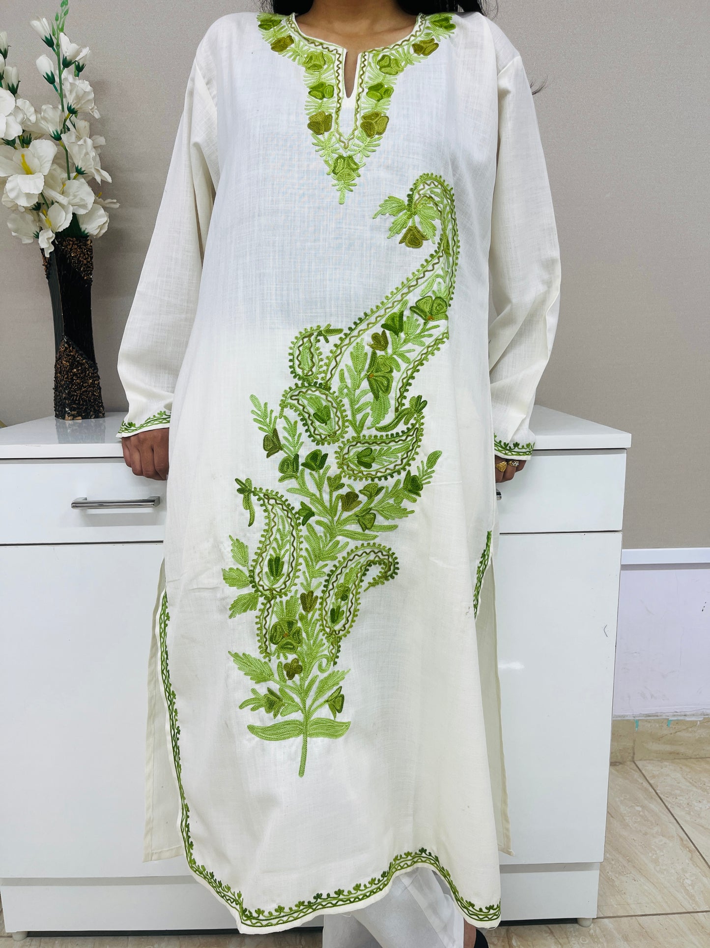 Naariy Off White with Green Embroidered Thread Work Cotton Straight Kurti