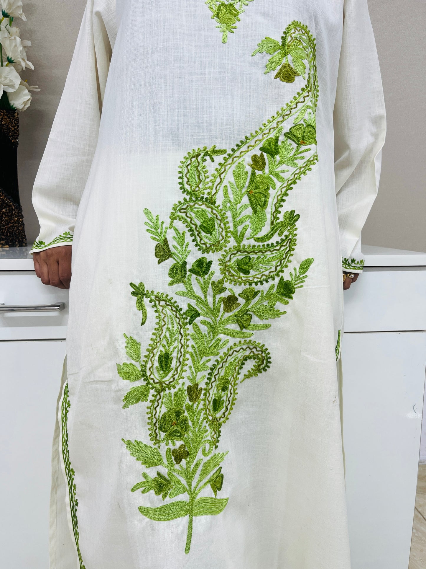 Naariy Off White with Green Embroidered Thread Work Cotton Straight Kurti