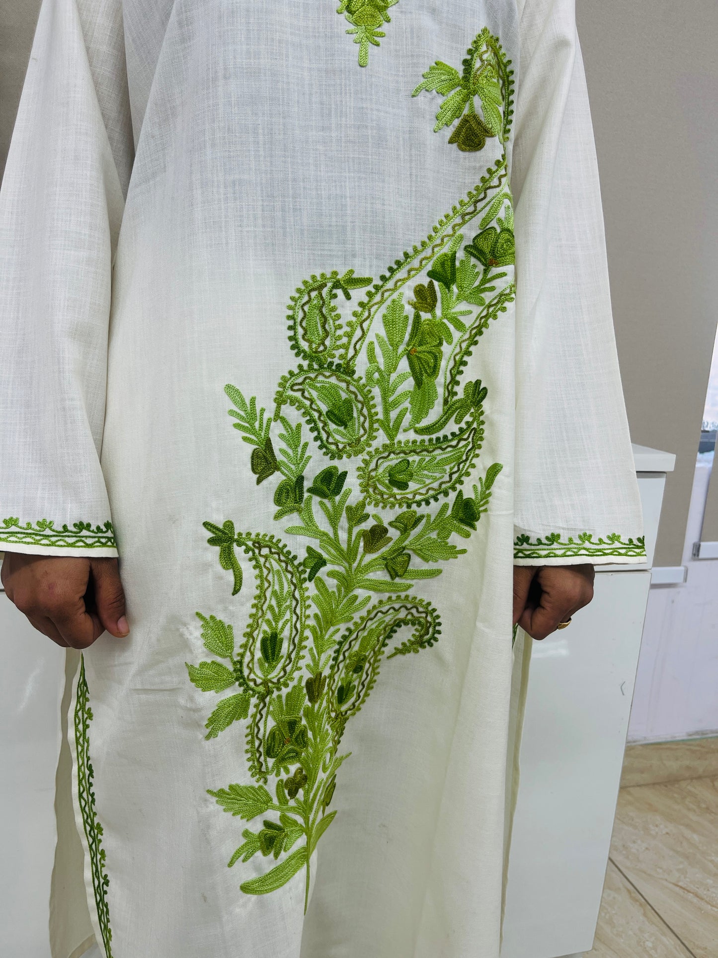 Naariy Off White with Green Embroidered Thread Work Cotton Straight Kurti