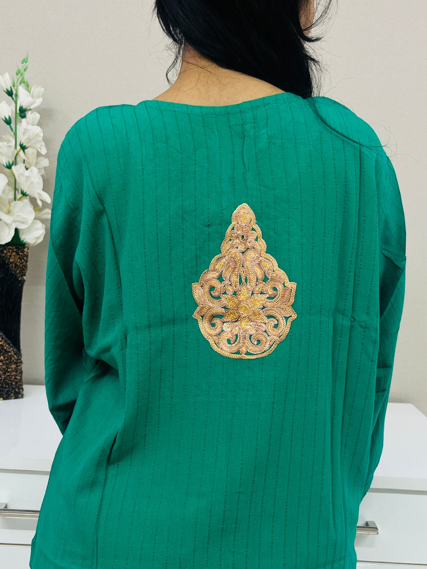 Naariy Green With Golden Embroidered Thread Work Cotton Straight Kurti