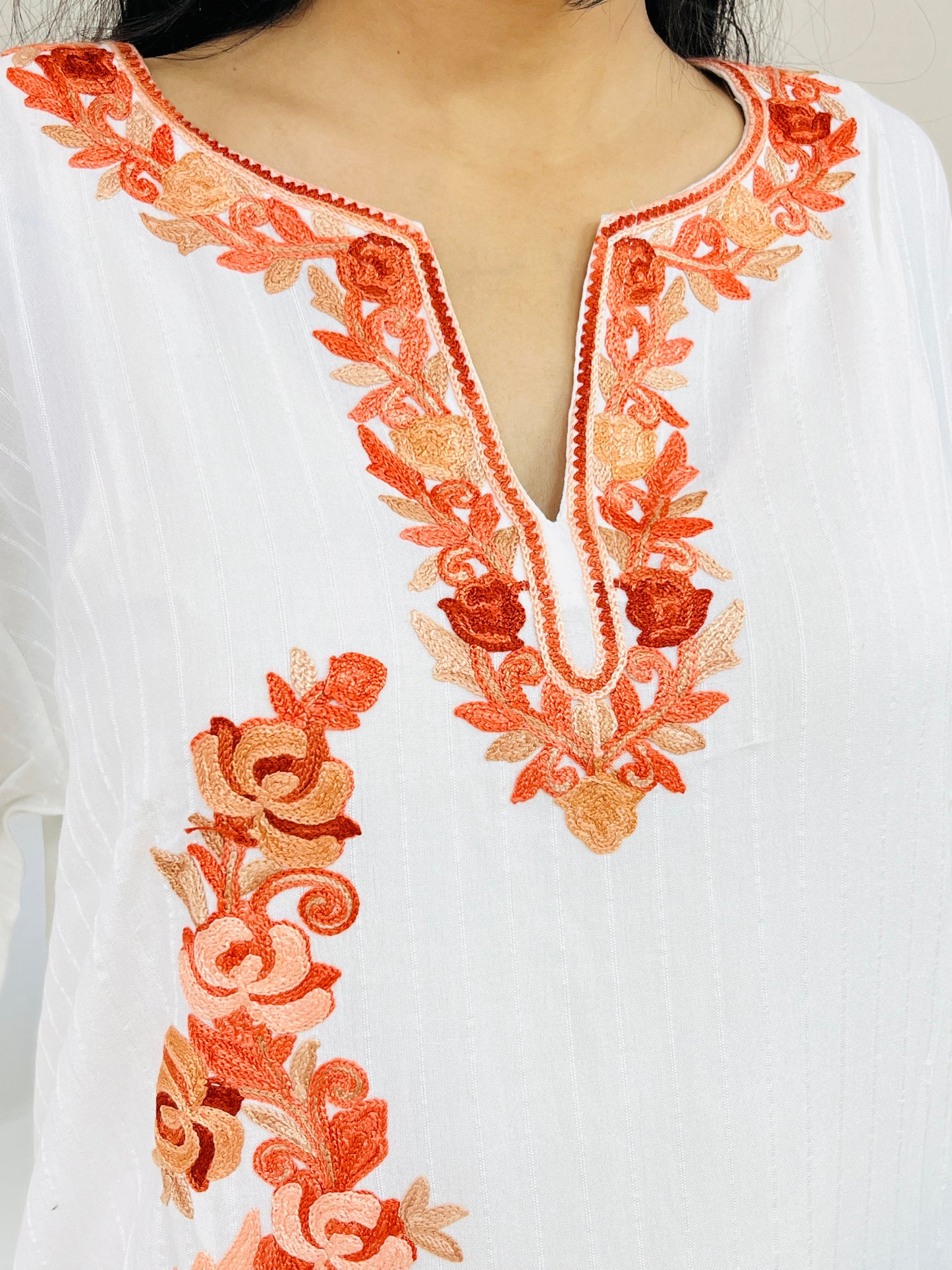 Naariy White With Orange Embroidered Thread Work Cotton Straight Kurti