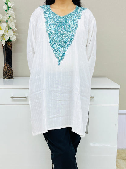 Naariy White With Geen Embroidered Thread Work Cotton Straight Kurti