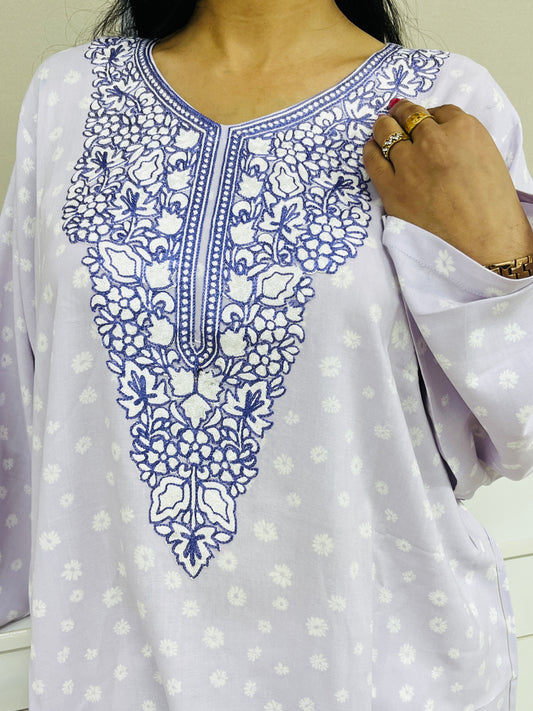 Naariy Lilac Embroidered Thread Work Rayon Straight Kurti