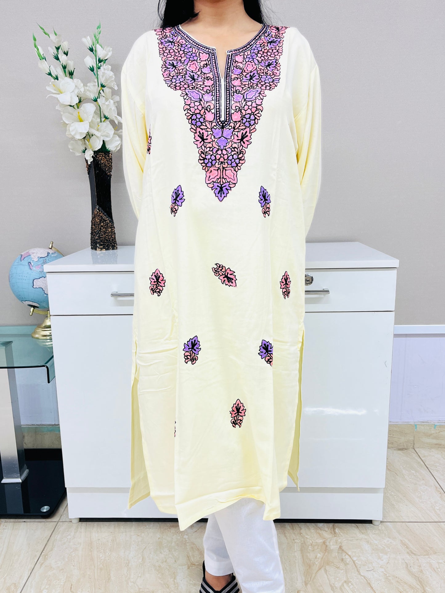 Naariy Light Yellow Embroidered Thread Work Rayon Straight Kurti