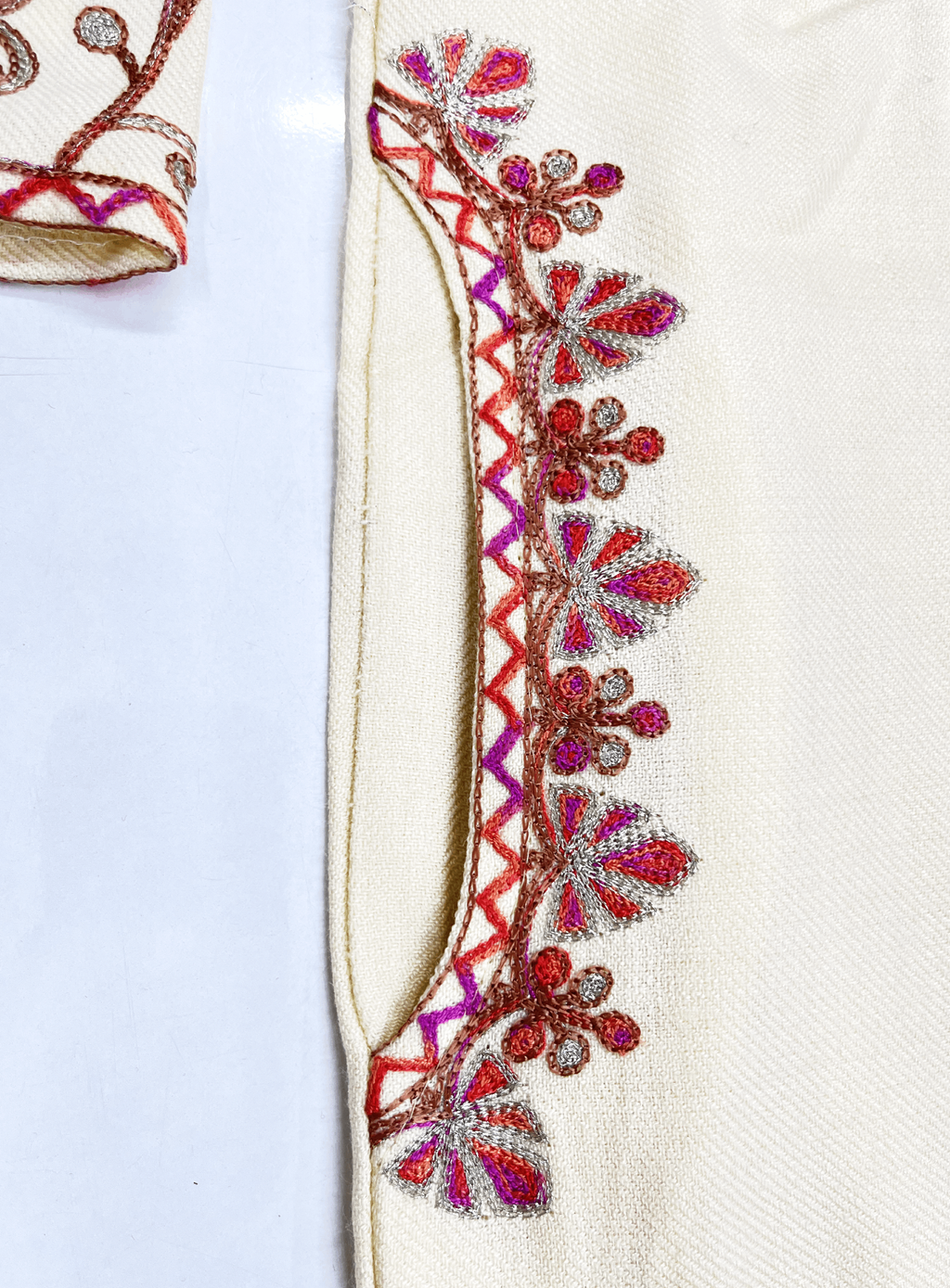 Ivory Aari –Tilla Embroidered Kashmiri Pheran