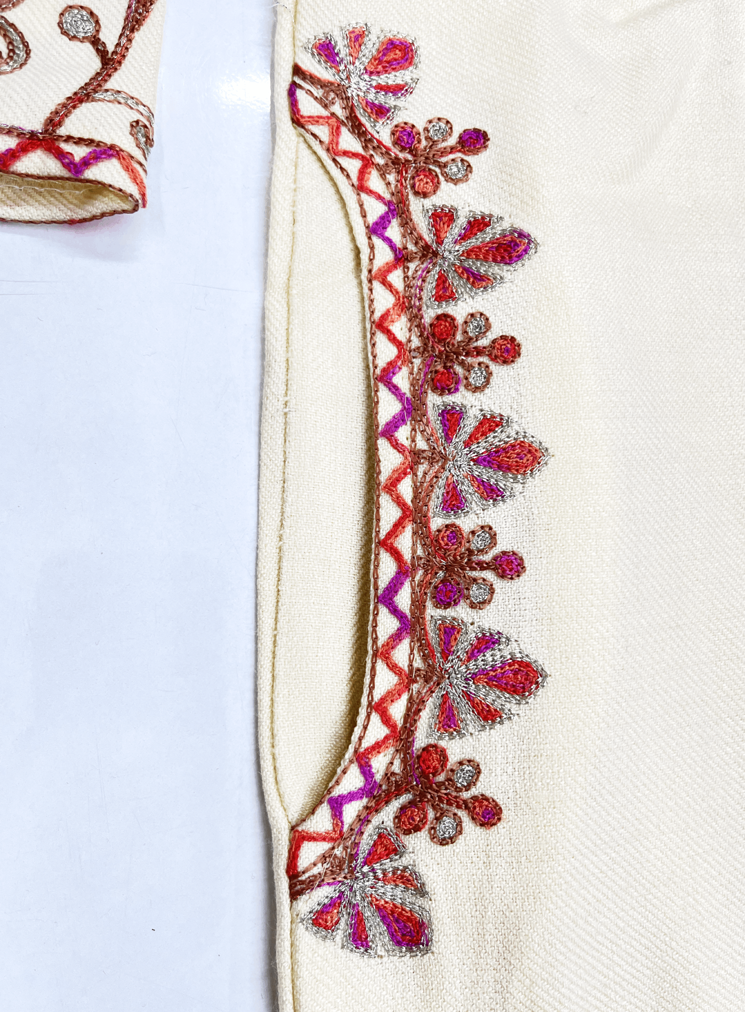 Ivory Aari –Tilla Embroidered Kashmiri Pheran