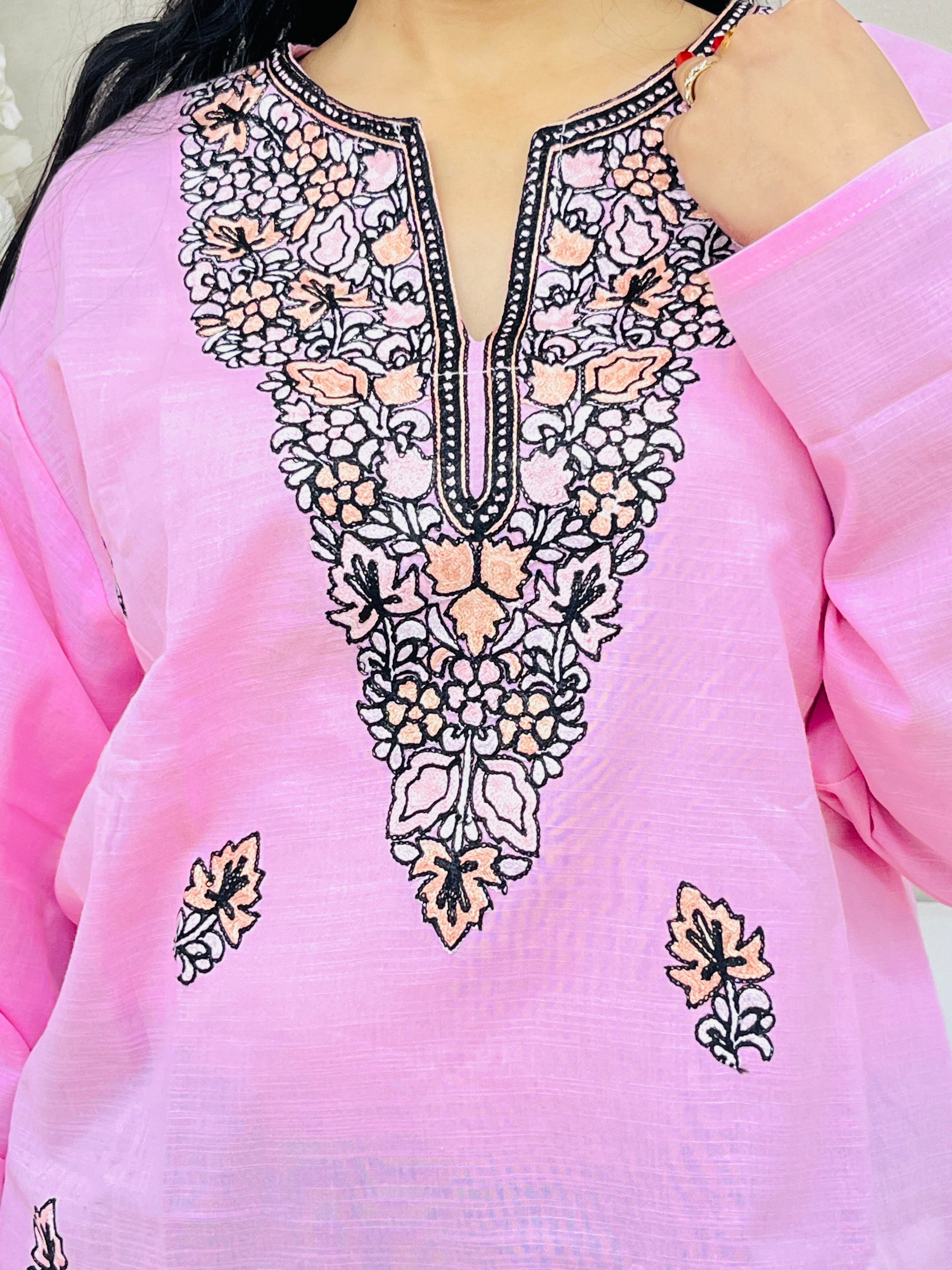 Naariy Pink Embroidered Thread Work Cotton Straight Kurti