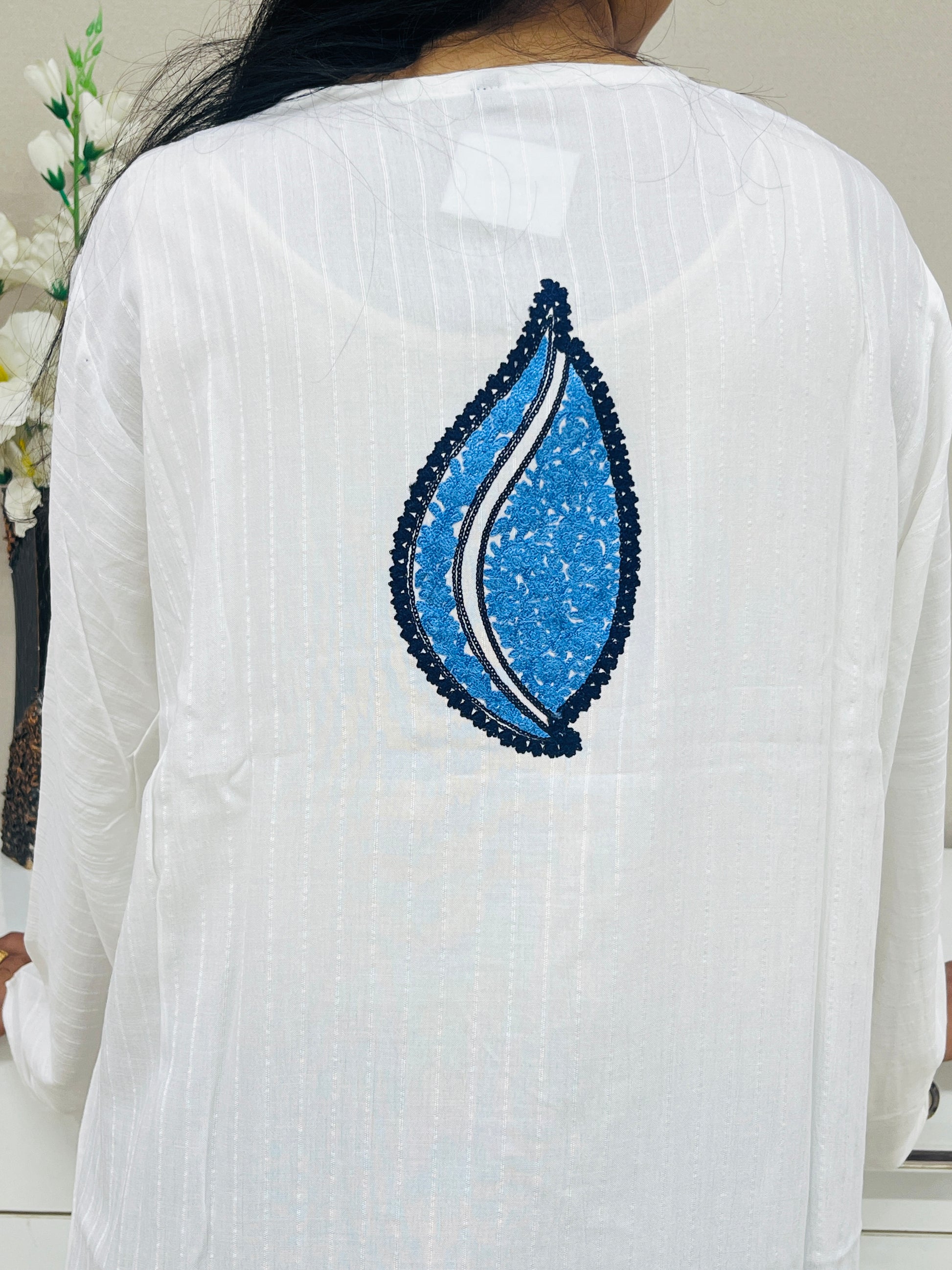 Naariy White With Blue Thread work Cotton Straight Kurti