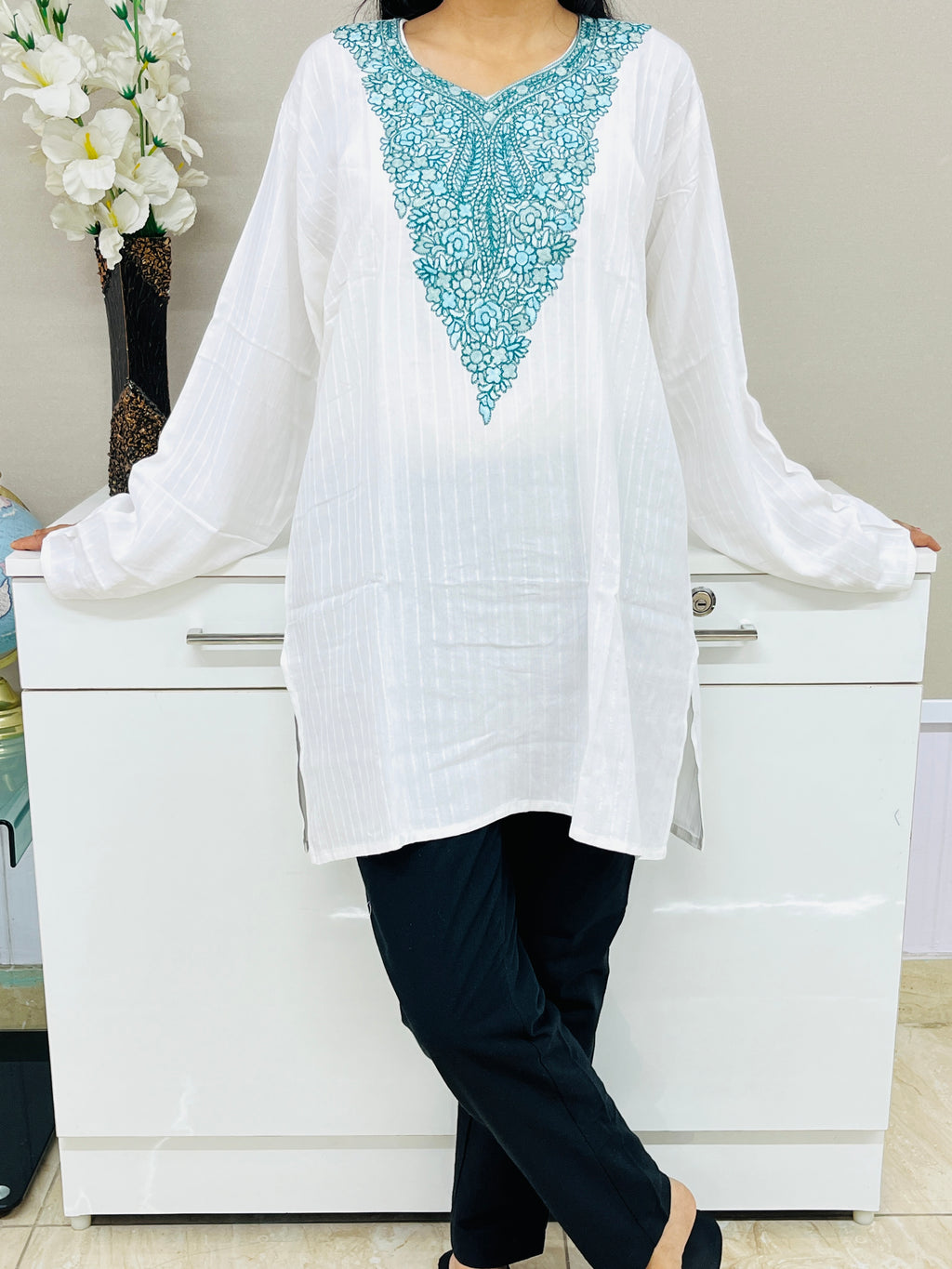 Naariy White With Green Embroidered Cotton Straight Kurti For Women