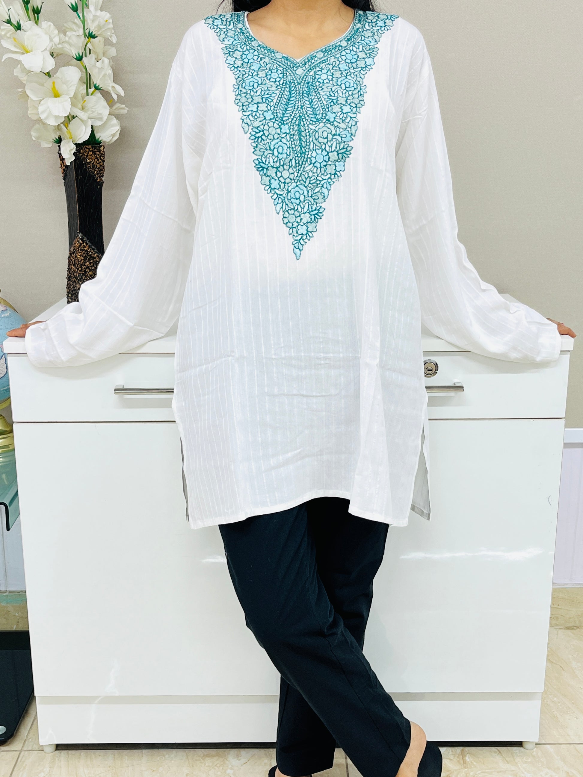 Naariy White With Green Embroidered Cotton Straight Kurti For Women
