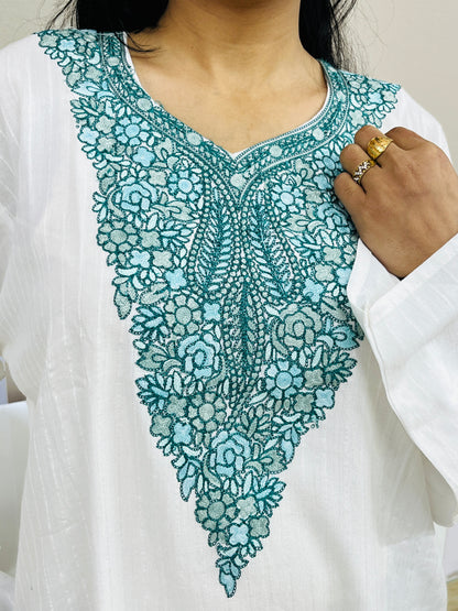 Naariy White With Green Embroidered Thread Work Cotton Straight Kurti