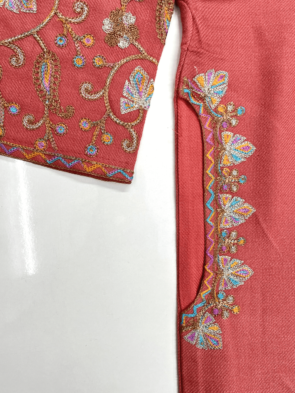 Peach Aari–Tilla Embroidered Kashmiri Pheran