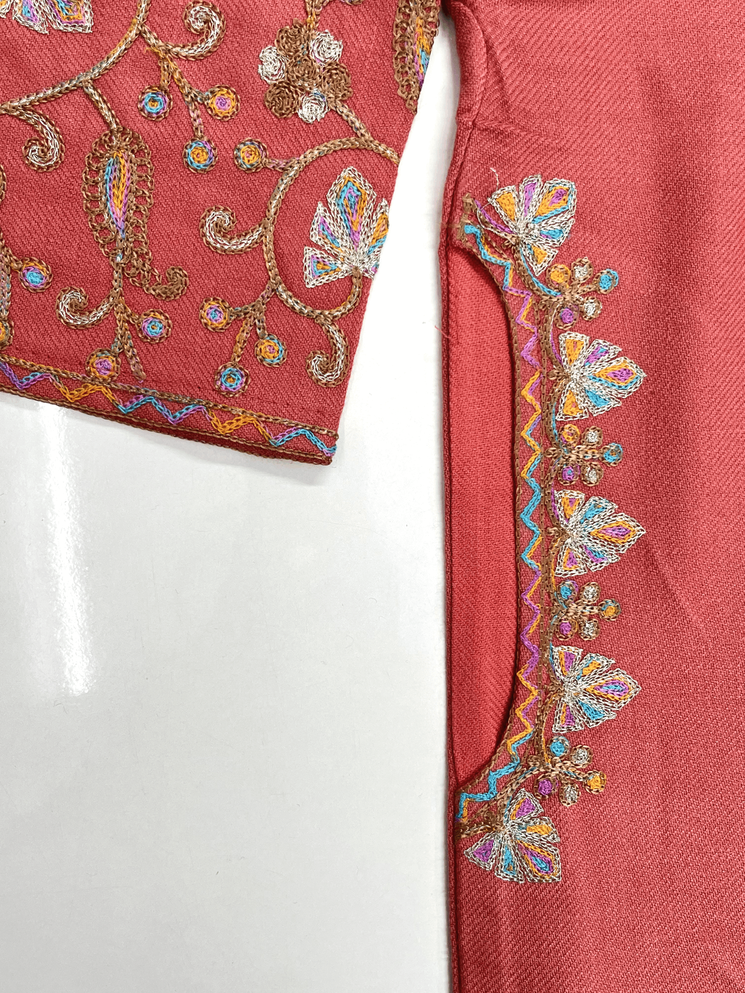 Peach Aari–Tilla Embroidered Kashmiri Pheran