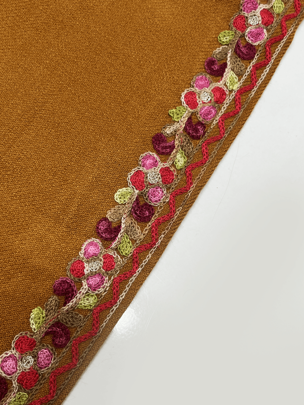 Rang-e-Mustard Aari-Tilla Embroidered Kashmiri Pheran