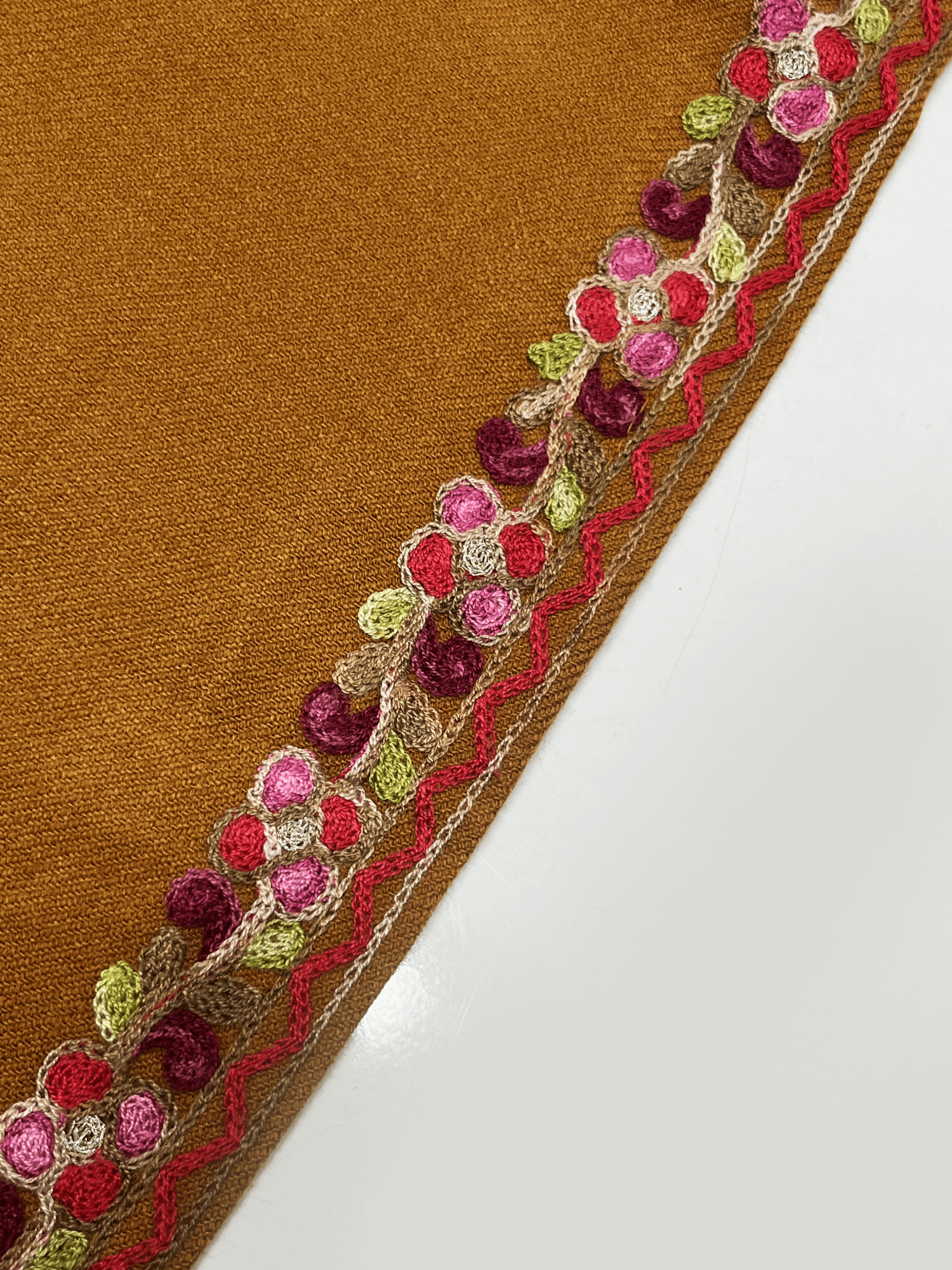 Rang-e-Mustard Aari-Tilla Embroidered Kashmiri Pheran