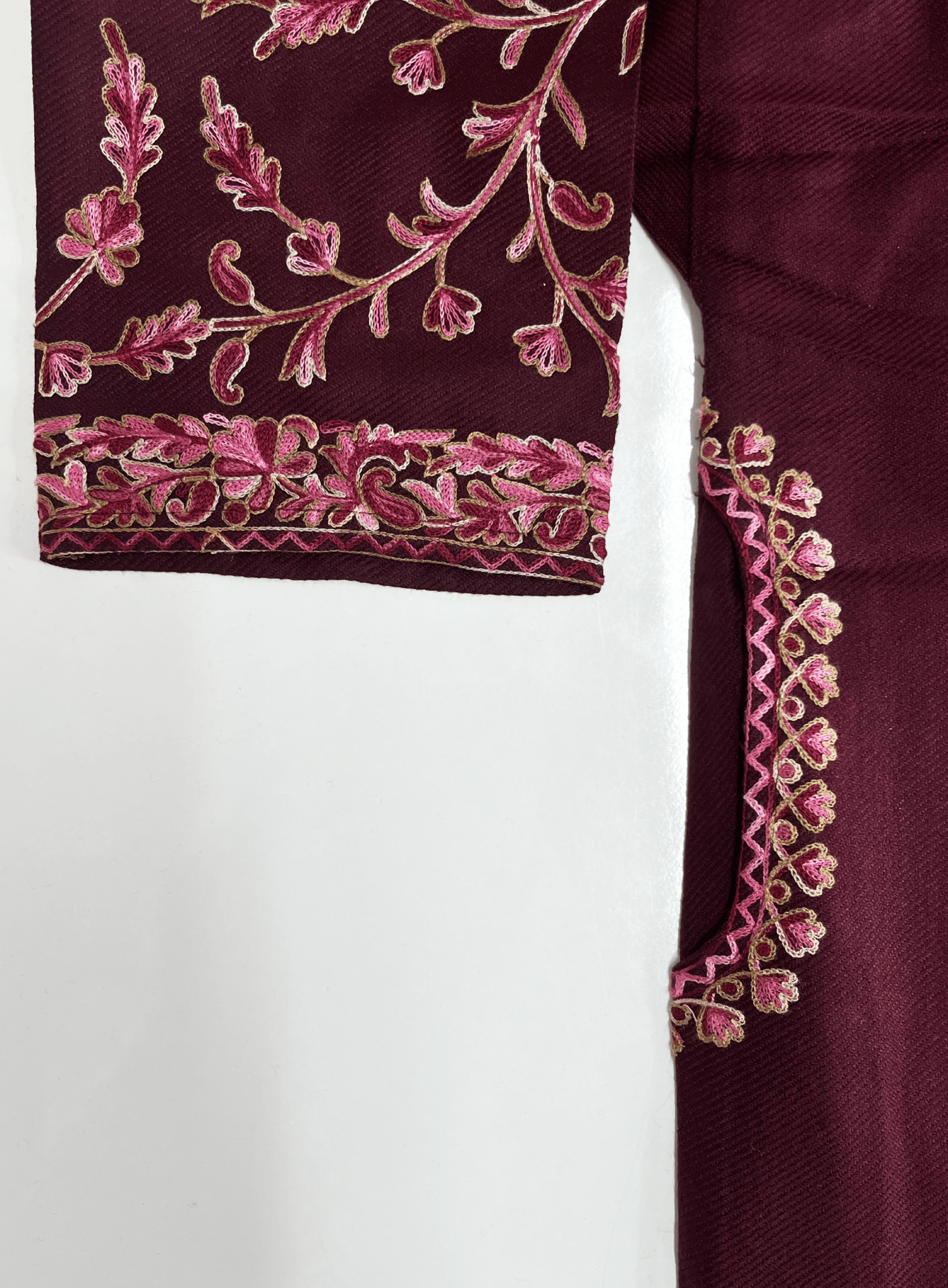Zeenat-e-Wine Aari-Embroidered Kashmiri Pheran