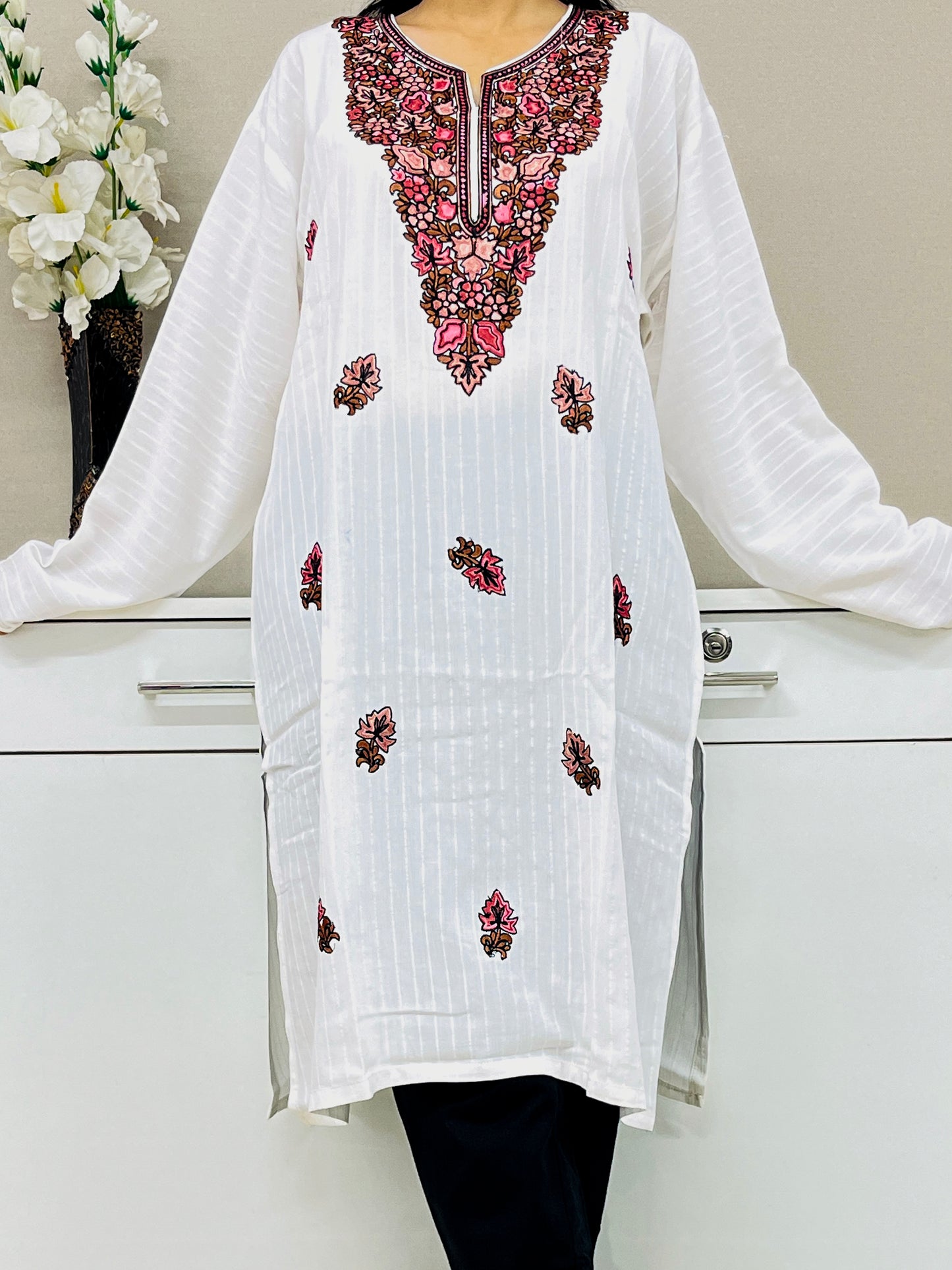 Naariy Pink Embroidered Thread Work White Cotton Straight Kurti