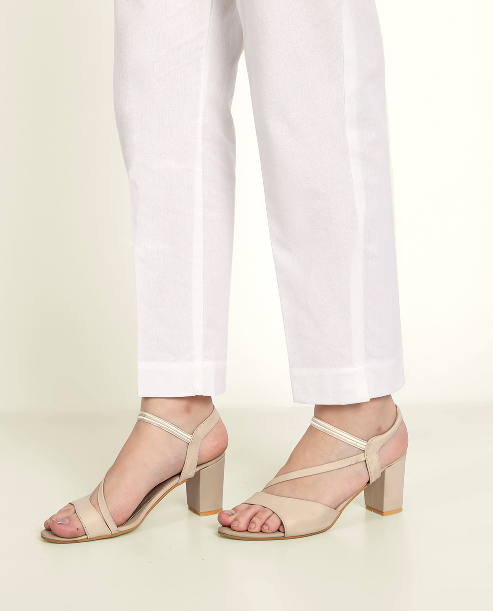 White Solid Women Regular Fit Cotton Trouser 